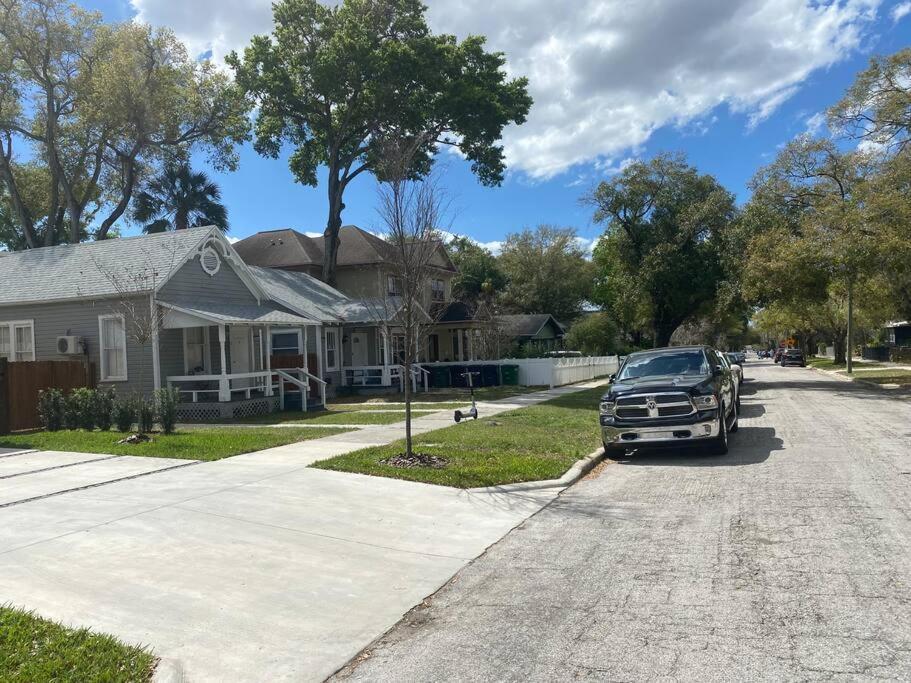 Contemporary 1-Bedroom Private Bungalow Walk To Armature & Riverwalk Tampa Exterior foto