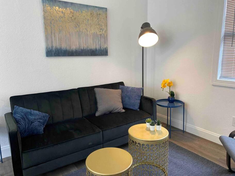 Contemporary 1-Bedroom Private Bungalow Walk To Armature & Riverwalk Tampa Exterior foto