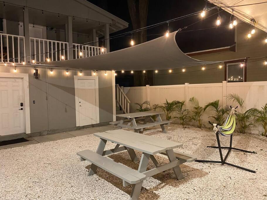Contemporary 1-Bedroom Private Bungalow Walk To Armature & Riverwalk Tampa Exterior foto
